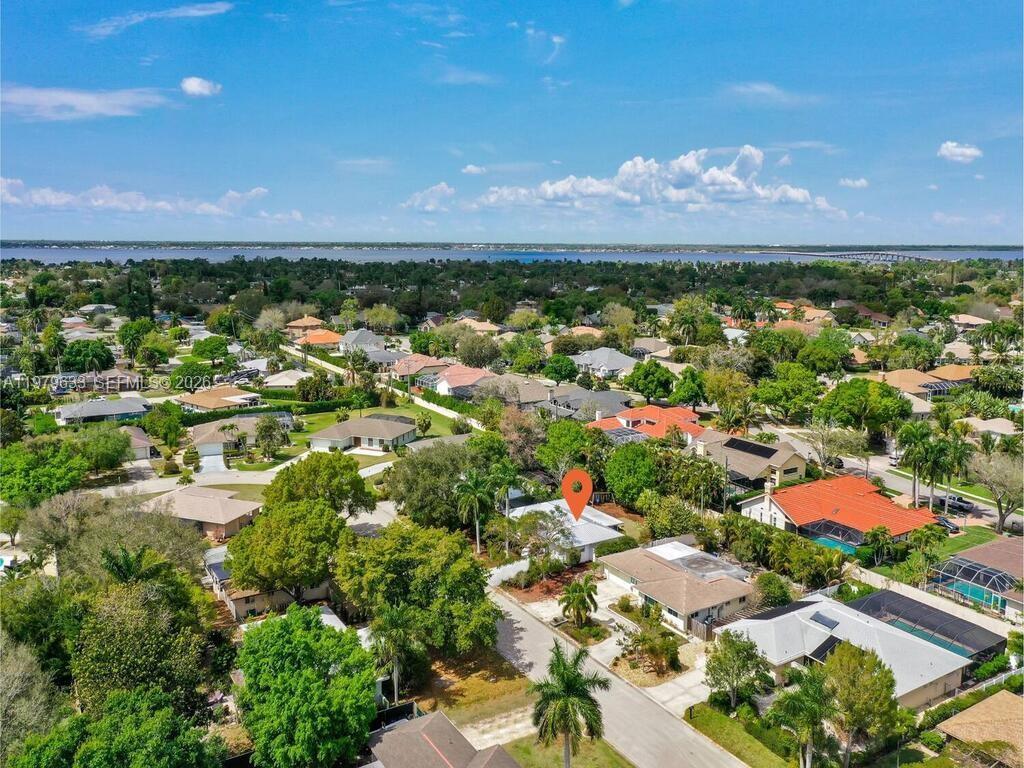 1537 Covington CIR E