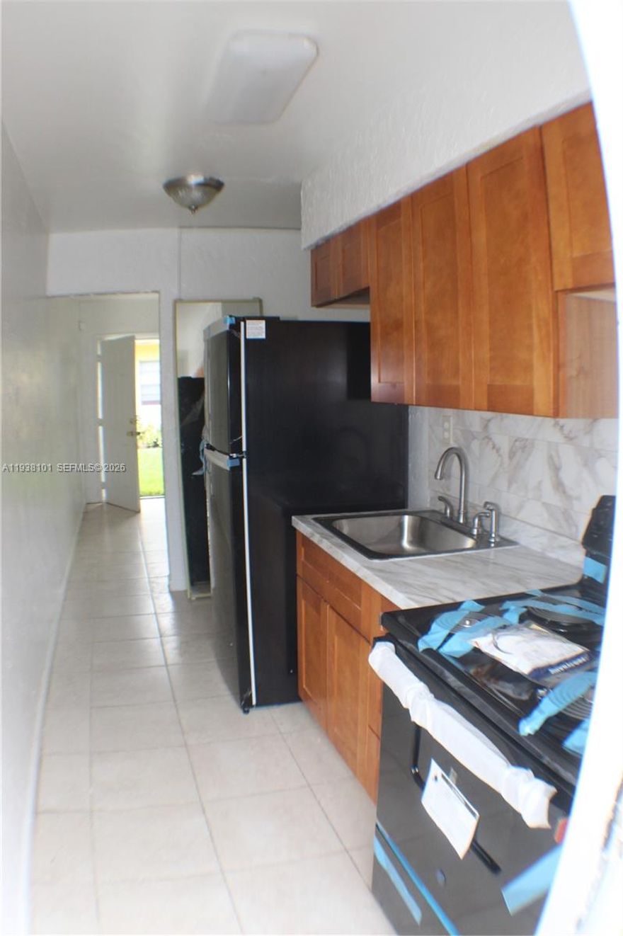 The price is right for this 2-bedroom 1-bathroom, quiet garden style apartment located in the heart of Fort Lauderdale near downtown. Recently renovated with fresh paint and new appliances. Two parking spaces. Lovely small community. Water included. Quick approval. Laundromat nearby.