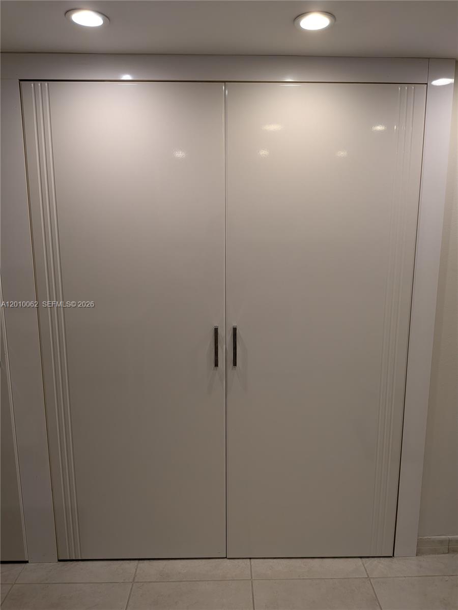 KENLAND BEND SOUTH CONDO - Residential