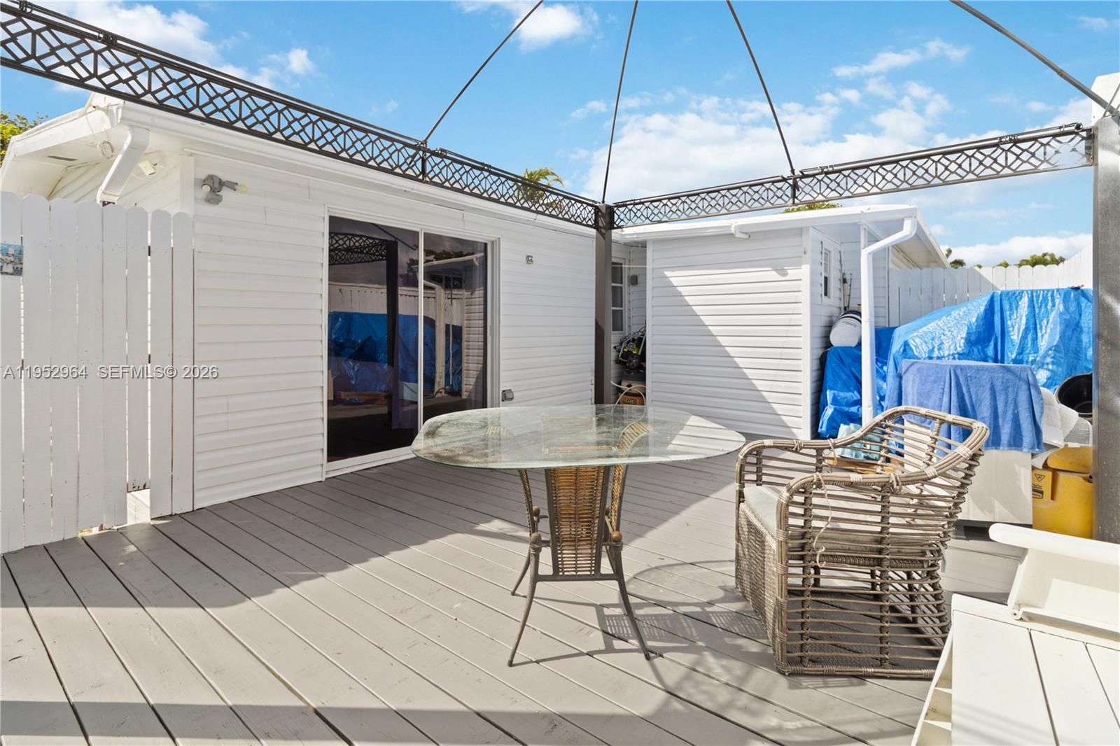 RAVENSWOOD ESTATES & MARI - Residential