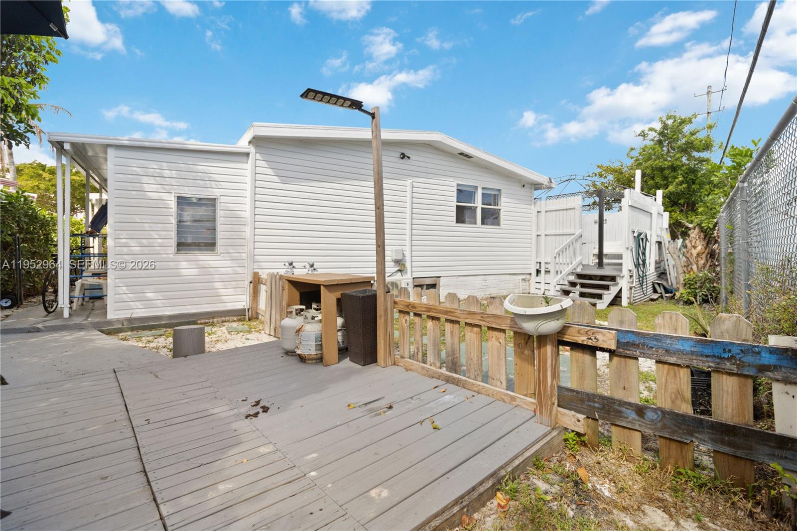 RAVENSWOOD ESTATES & MARI - Residential