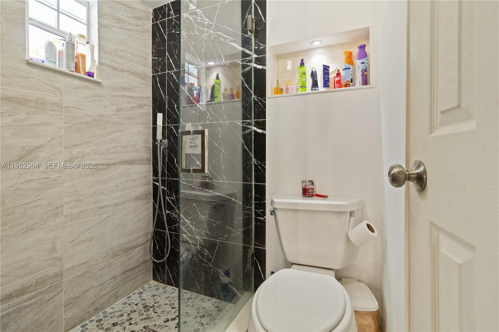 RAVENSWOOD ESTATES & MARI - Residential