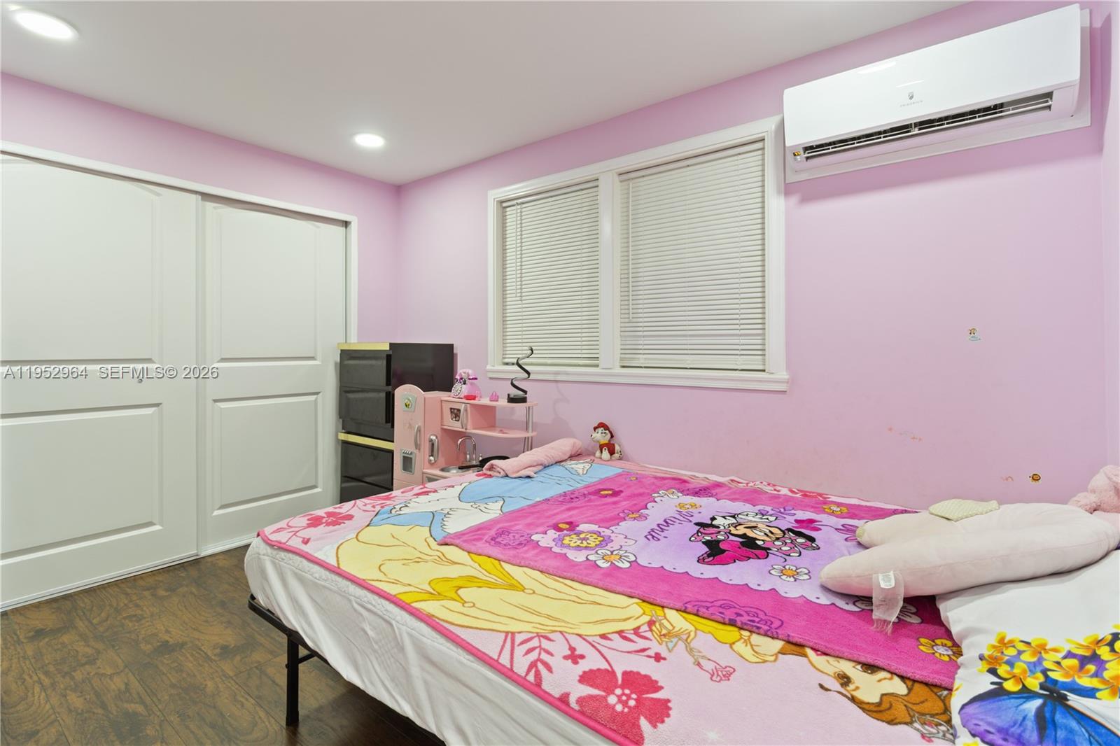 RAVENSWOOD ESTATES & MARI - Residential