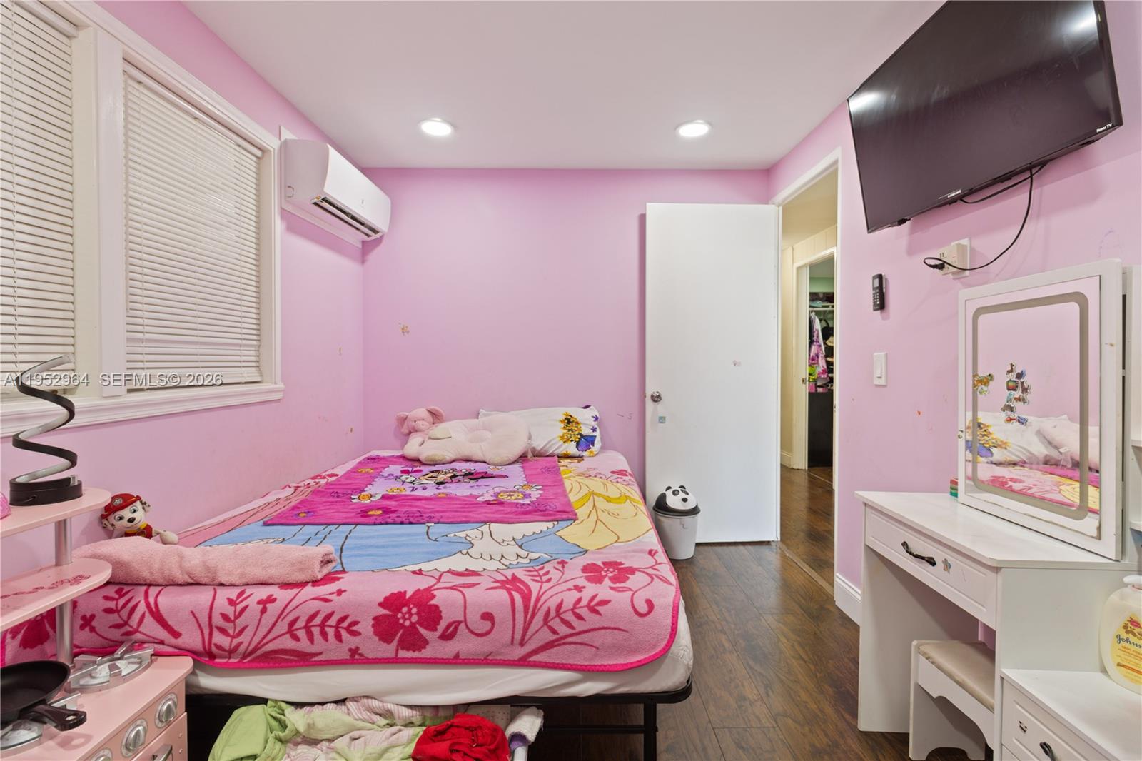 RAVENSWOOD ESTATES & MARI - Residential