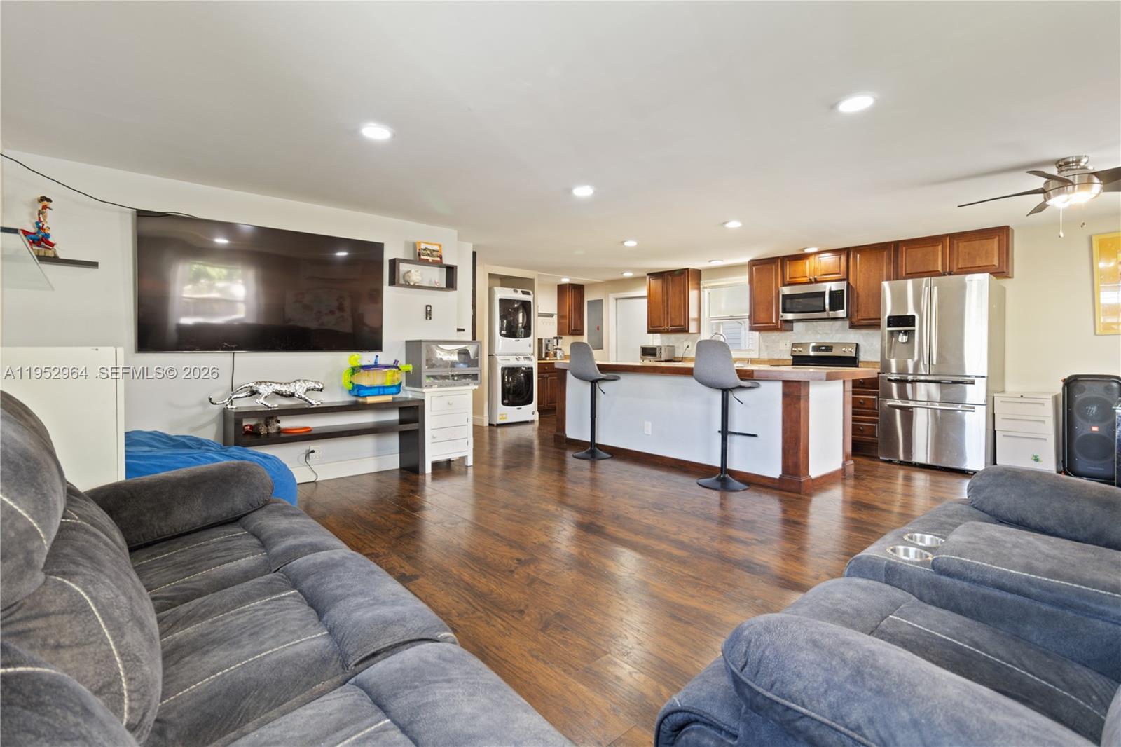 RAVENSWOOD ESTATES & MARI - Residential