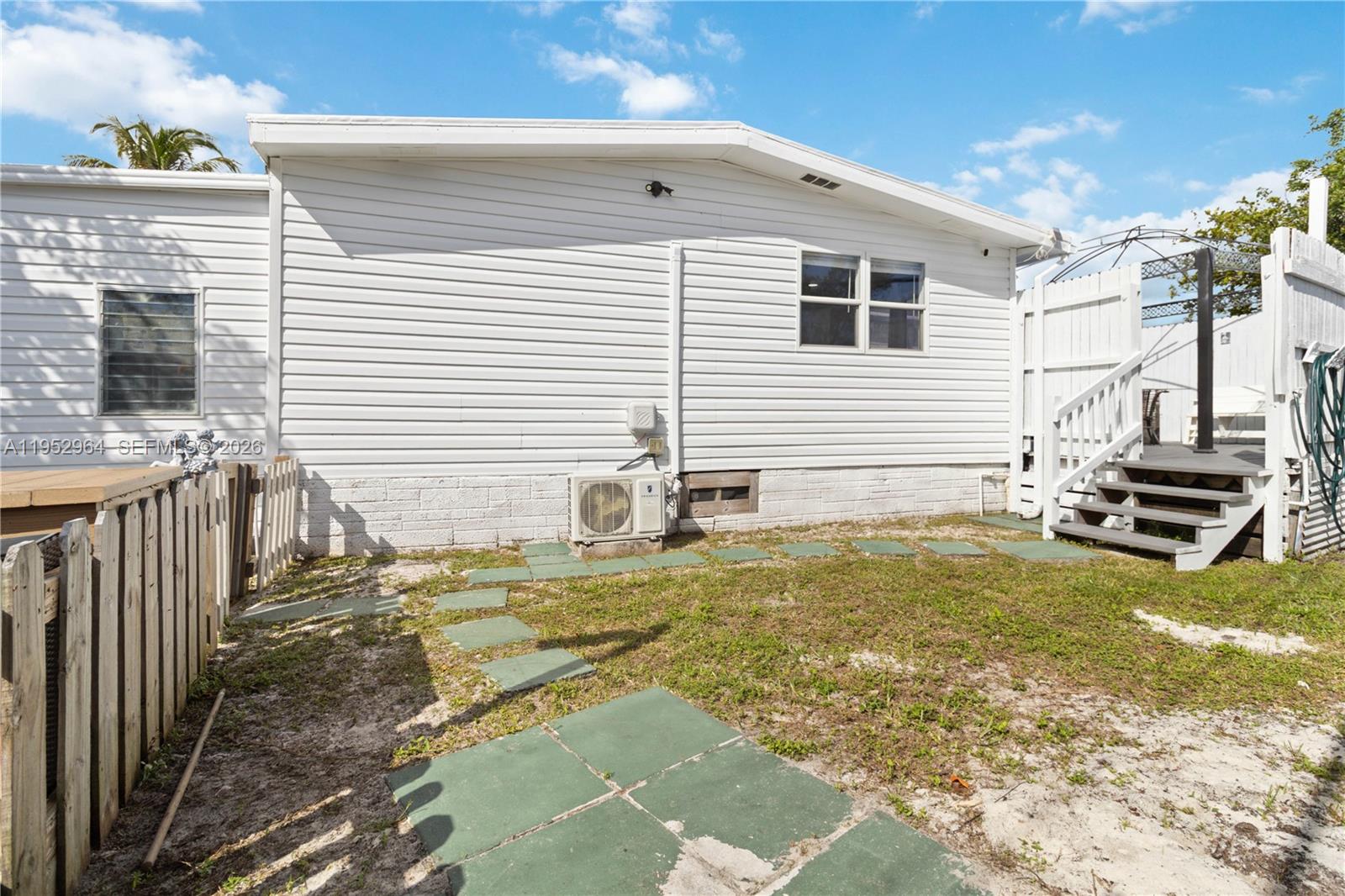 RAVENSWOOD ESTATES & MARI - Residential