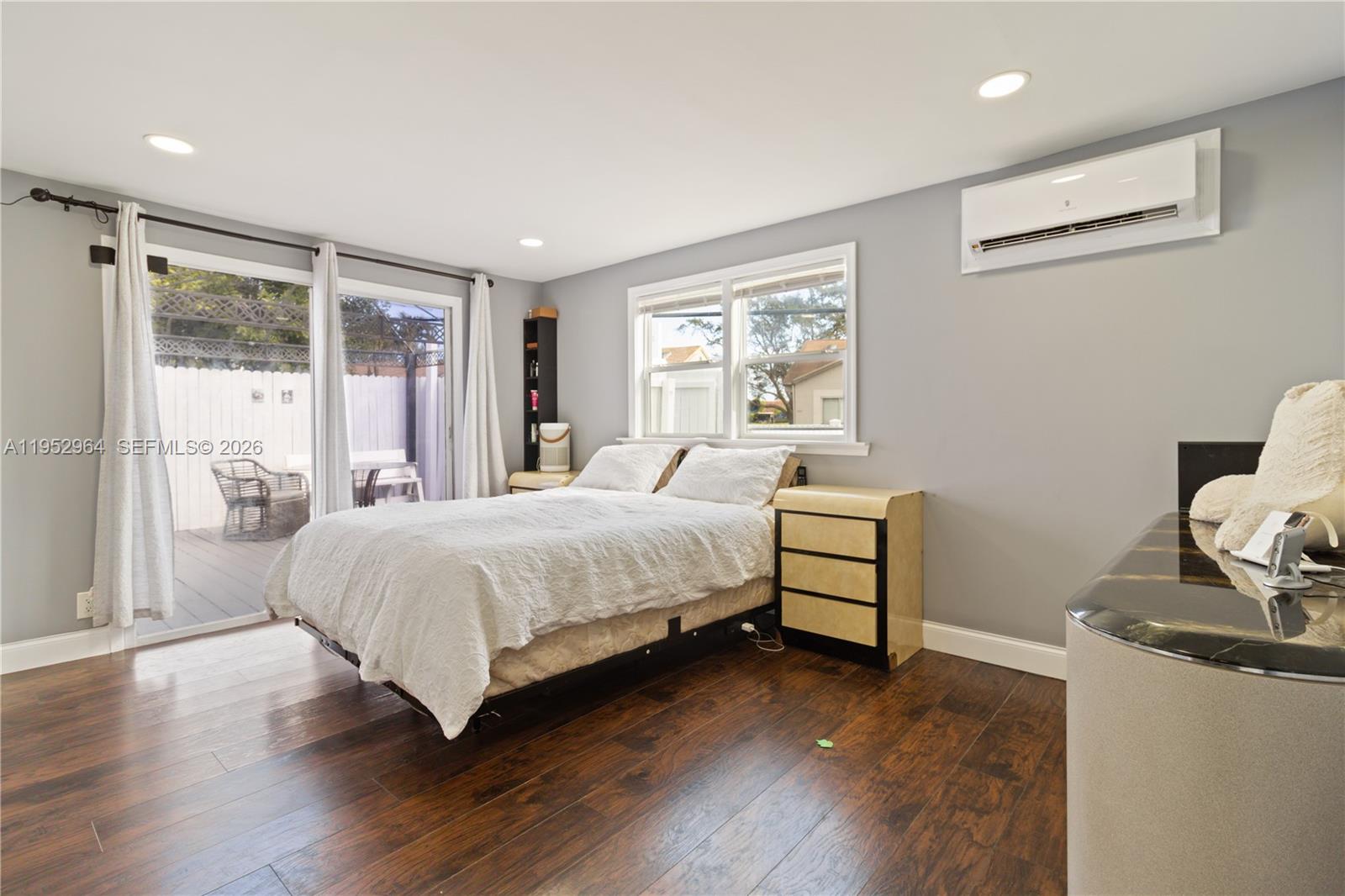 RAVENSWOOD ESTATES & MARI - Residential