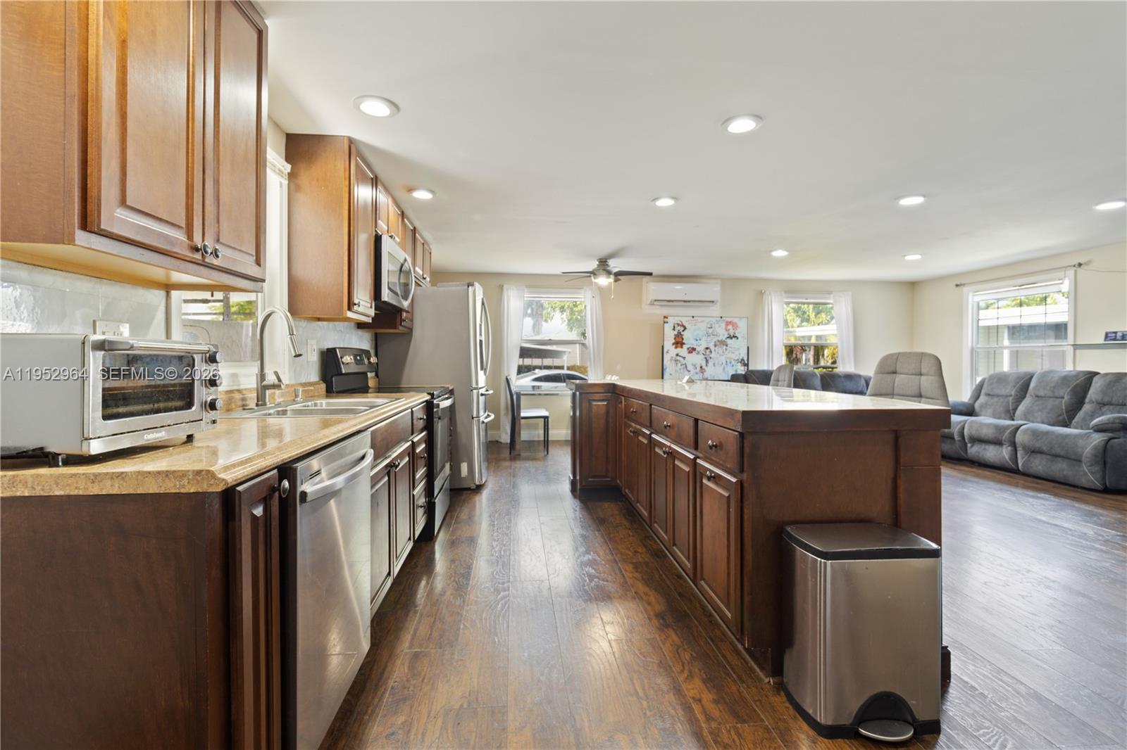 RAVENSWOOD ESTATES & MARI - Residential