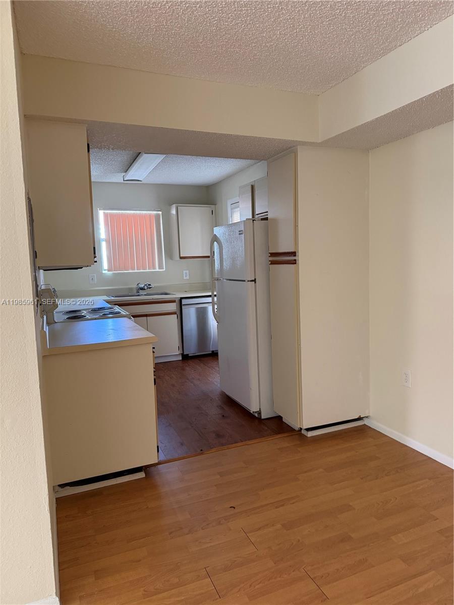 BISCAYNE BEACH CLUB CONDO - Residential