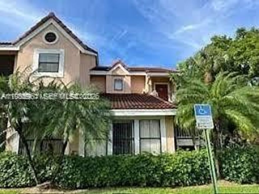 BEAUTIFUL 1/1 CONDO IN THE HEART OF KENDALL IN THE HAMMOCKS AREA.  EXCELLENT OPPORTUNITY FOR OWNER OCCUPANCY OR INVESTOR!  READY TO MOVE IN!