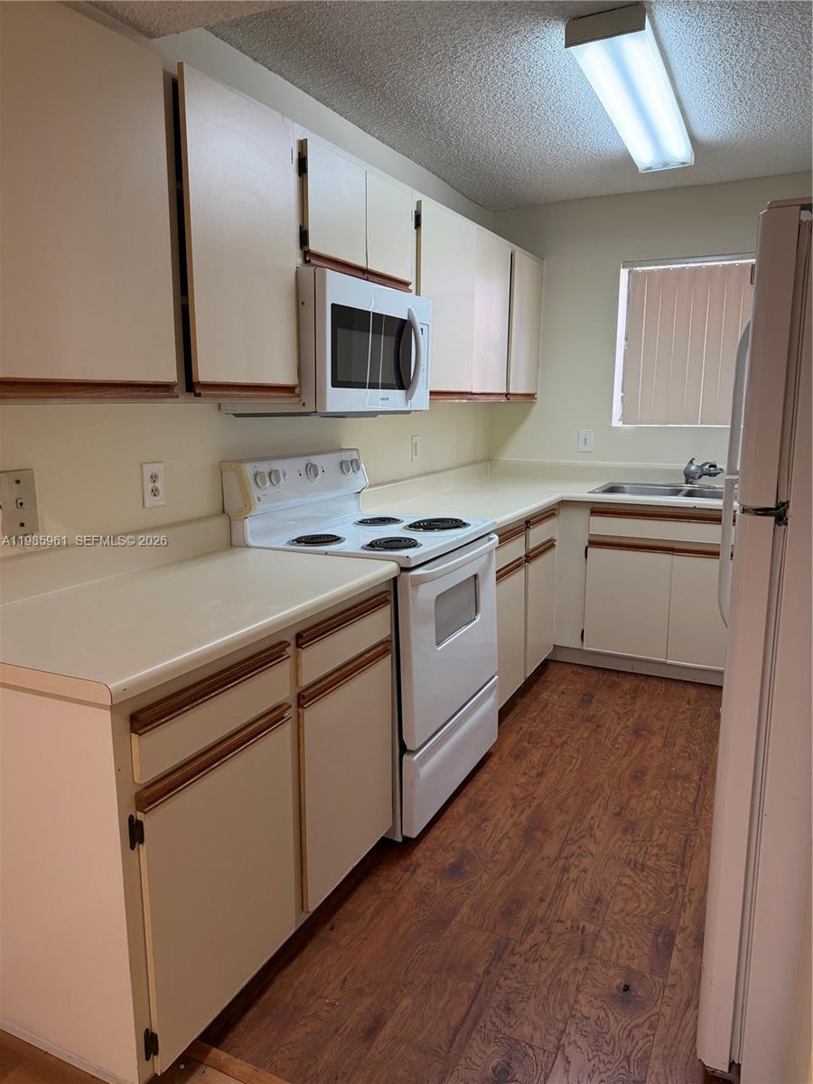 BISCAYNE BEACH CLUB CONDO - Residential