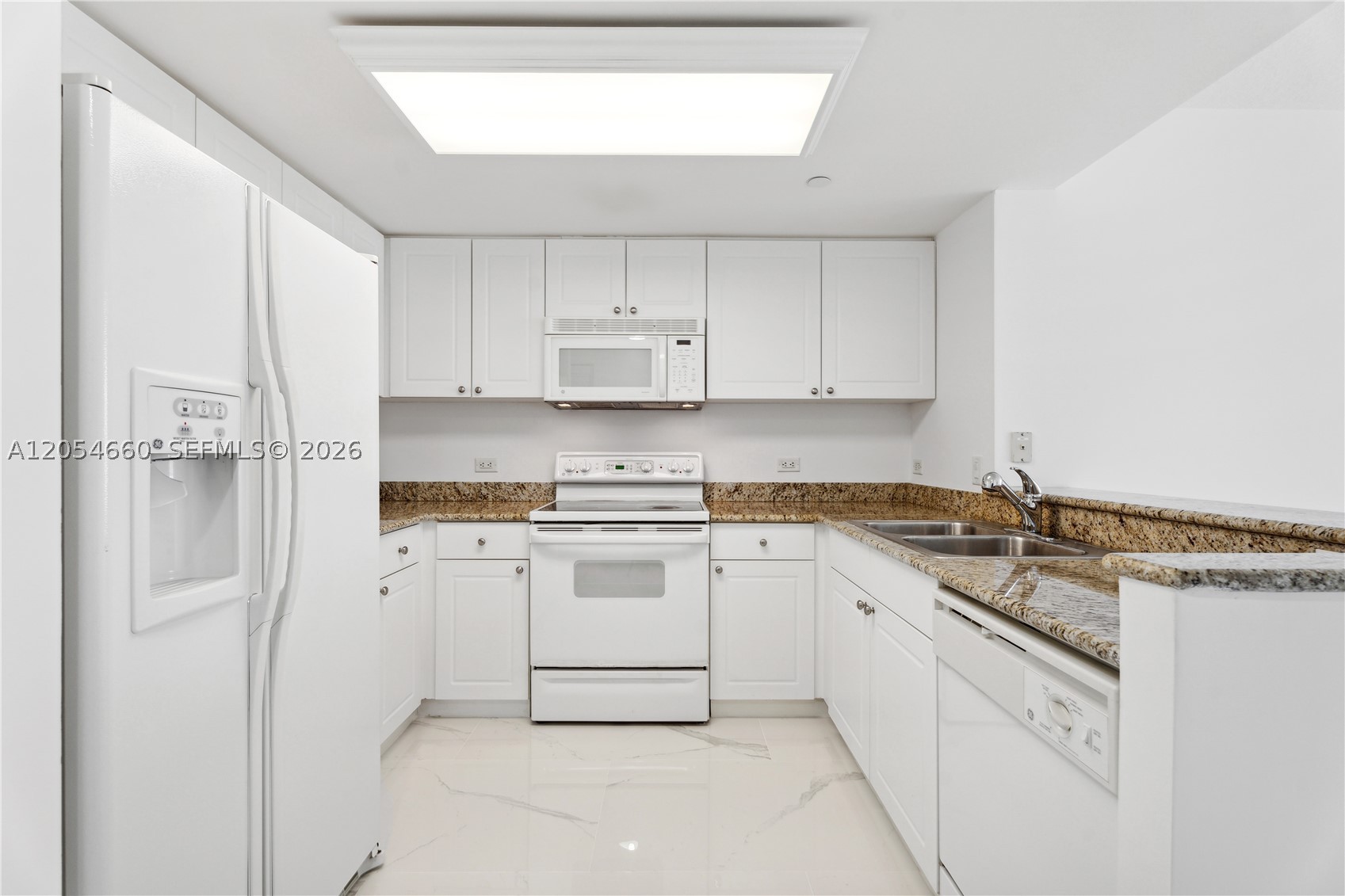 19501 W COUNTRY CLUB DR 2506