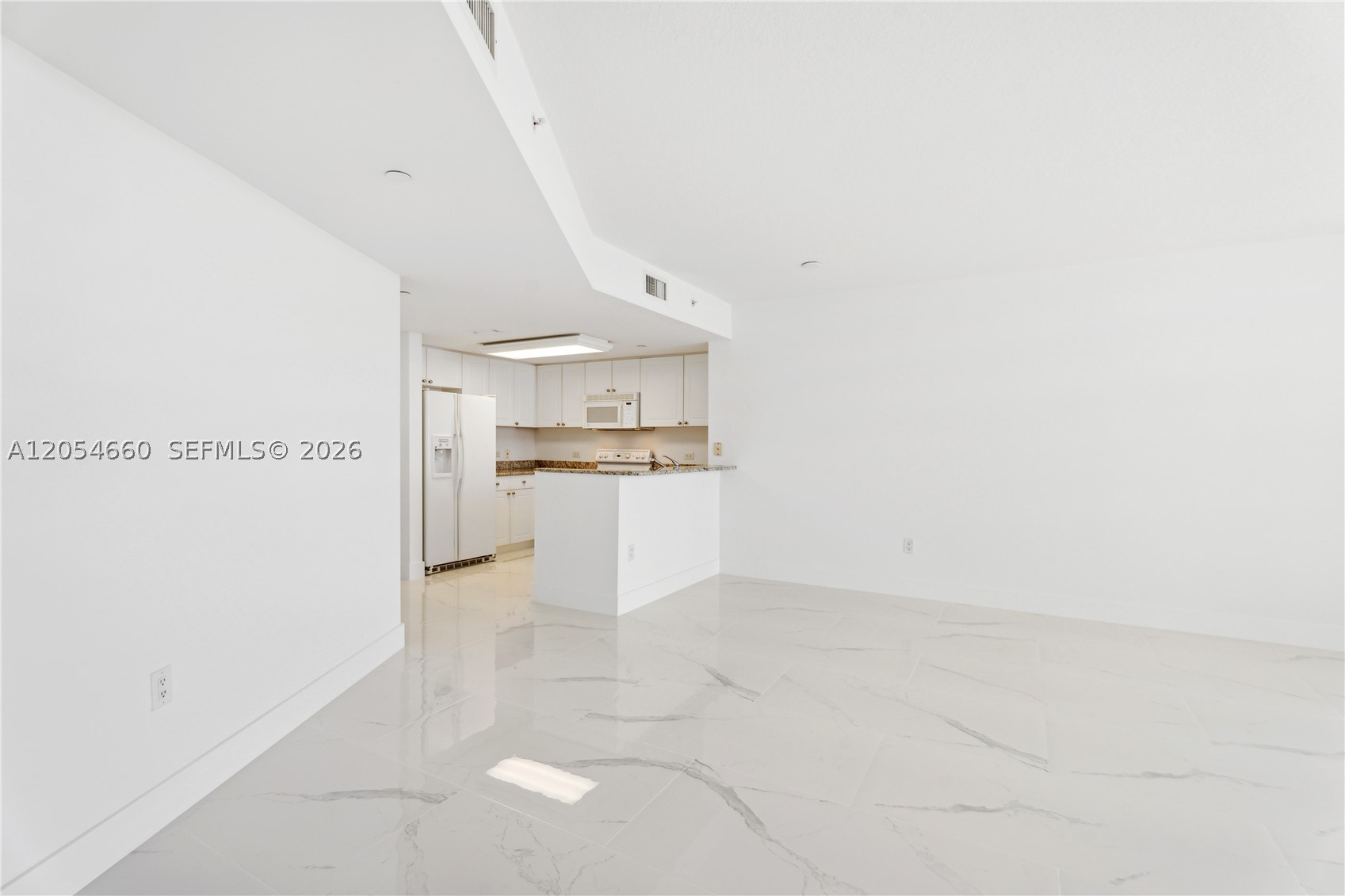 19501 W COUNTRY CLUB DR 2506