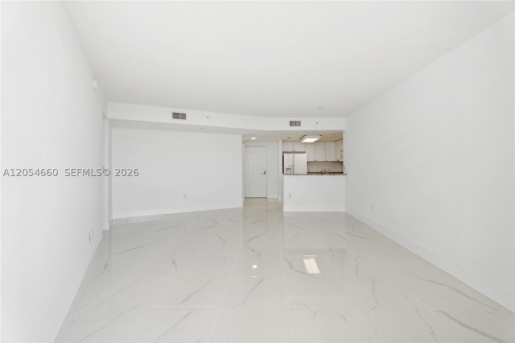 19501 W COUNTRY CLUB DR 2506