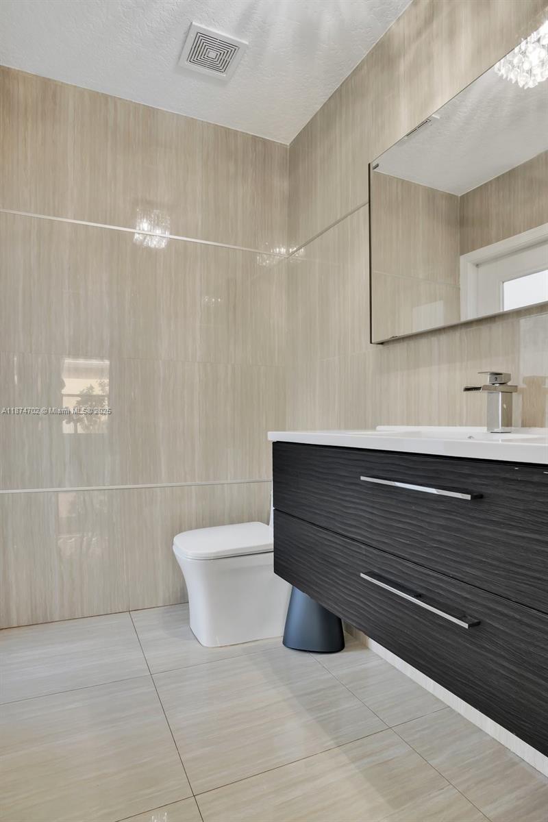 VULCAN MATERIALS COMPANY - Residential Lease