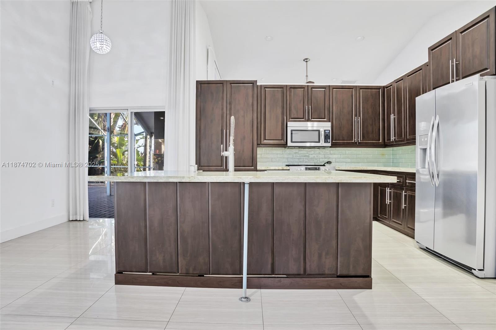 VULCAN MATERIALS COMPANY - Residential Lease
