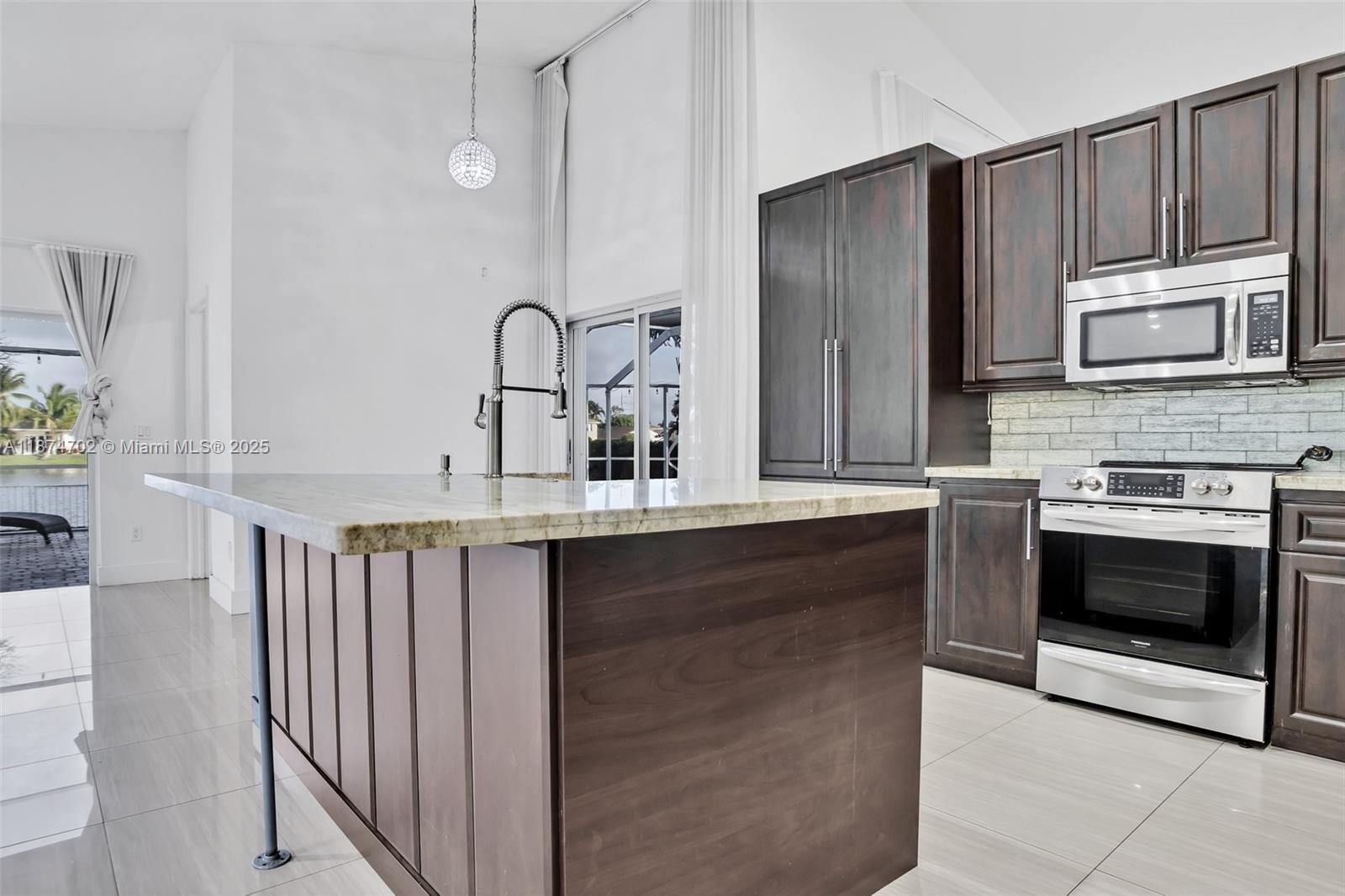 VULCAN MATERIALS COMPANY - Residential Lease