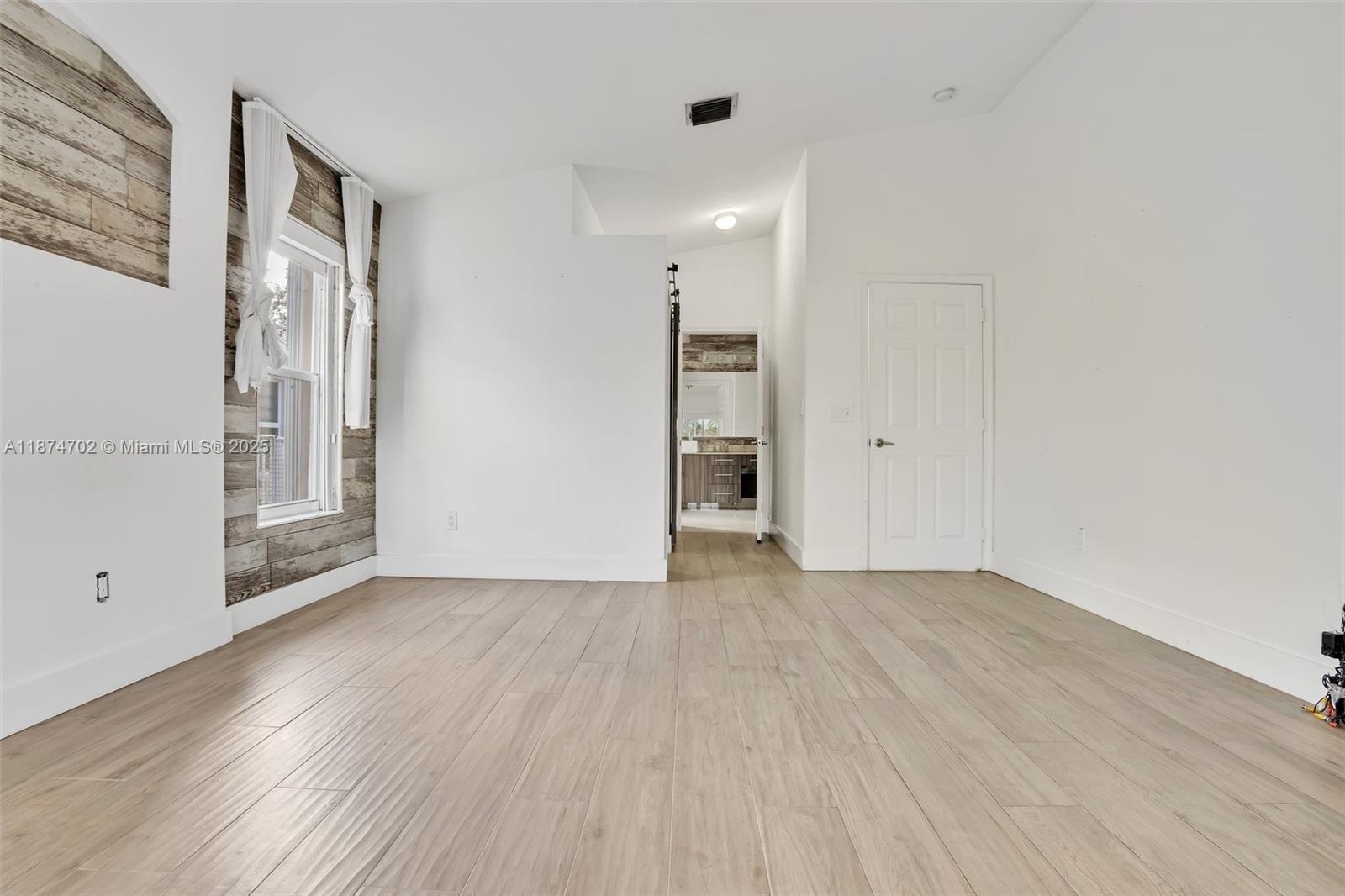 VULCAN MATERIALS COMPANY - Residential Lease