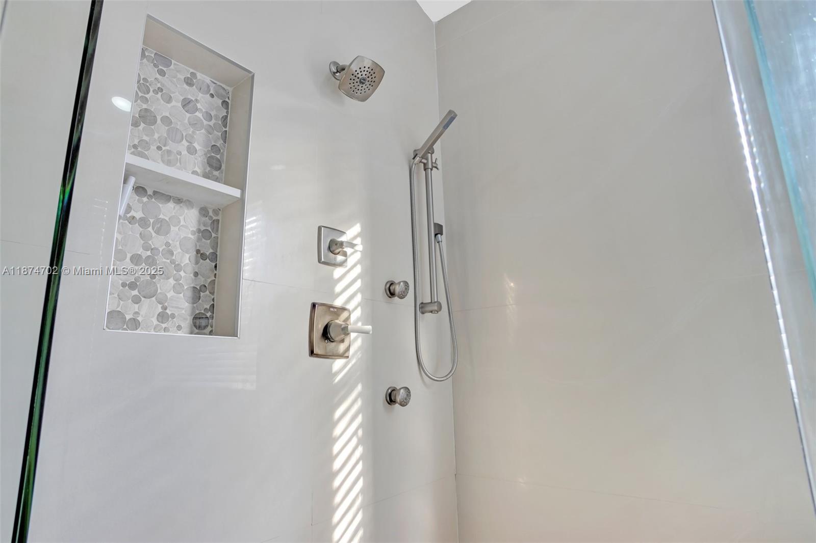 VULCAN MATERIALS COMPANY - Residential Lease