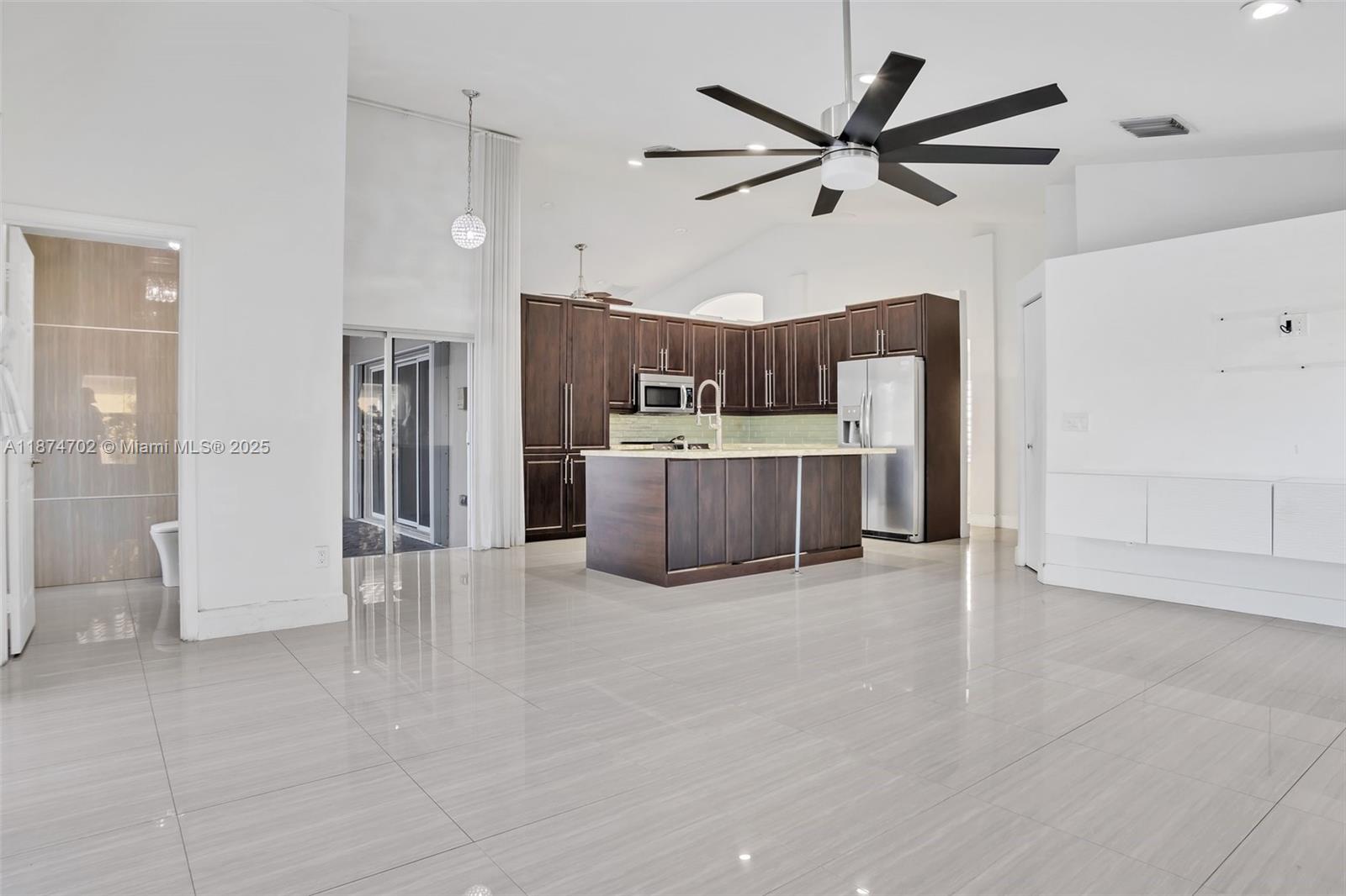 VULCAN MATERIALS COMPANY - Residential Lease