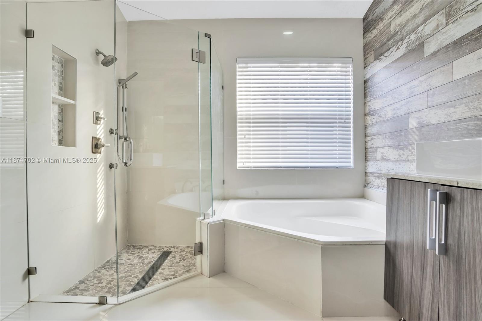 VULCAN MATERIALS COMPANY - Residential Lease