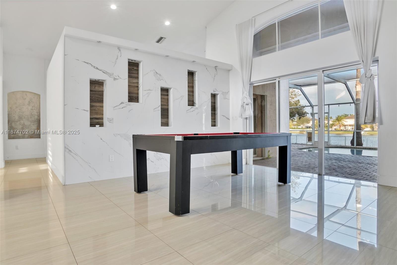 VULCAN MATERIALS COMPANY - Residential Lease