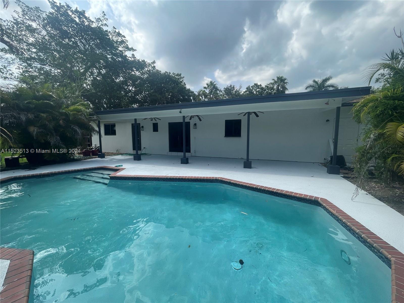 CLUB MANOR - Residential Lease