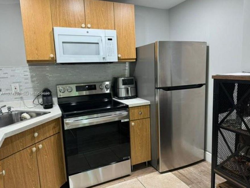 Beautiful, renovated apartment, open kitchen, washer and dryer same floor,  great location. 
1 parking space. Impact windows. NO PETS ALLOWED (included emotional support) by Hoa rules
Please TEXT listing agent for showing instructions