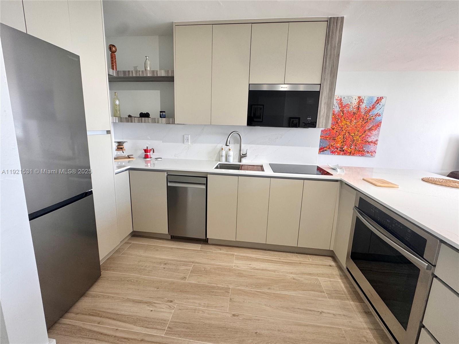 2899 Collins Ave 1201