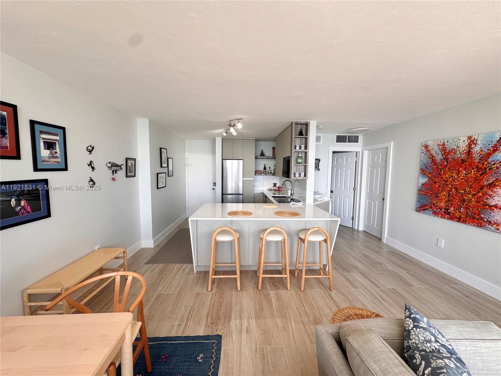 2899 Collins Ave 1201