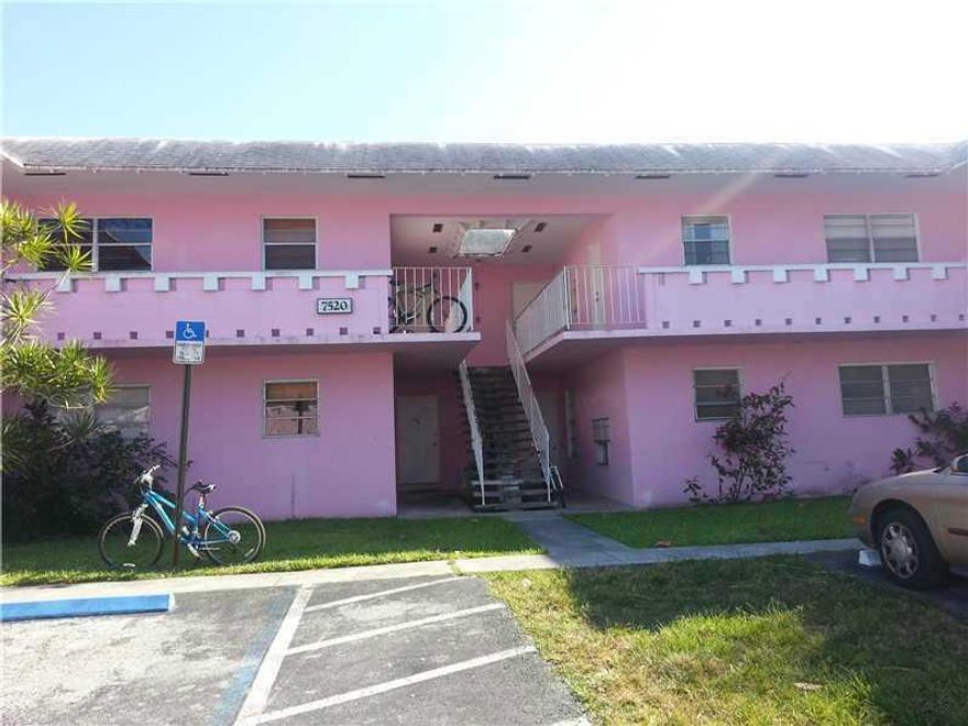 Best investment in area. 2/2 corner unit. Great location, walk to Dadeland, Metro Rail Station, US1, and 826 expressway. air conditioner one year old, all tile through out. newly painted, kitchen n bathrooms need update.