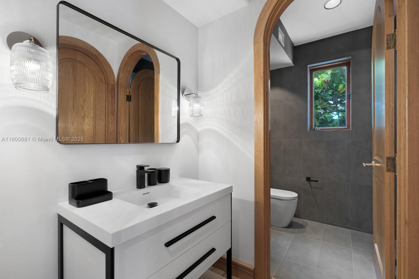 GOLDEN BEACH SEC B - Residential