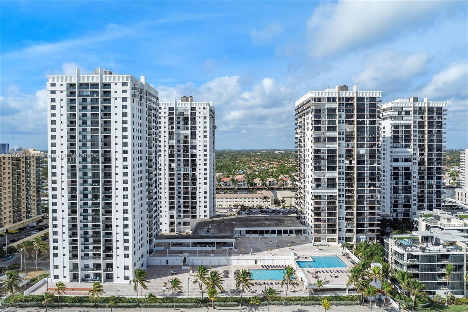 QUADOMAIN TOWER I AND IV - Residential