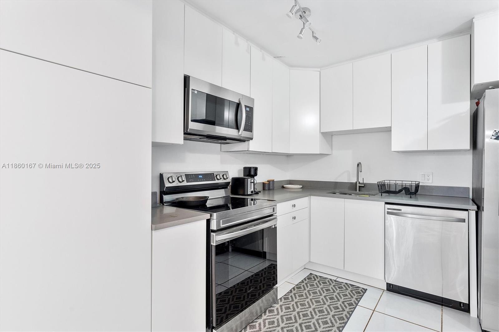 QUADOMAIN TOWER I AND IV - Residential