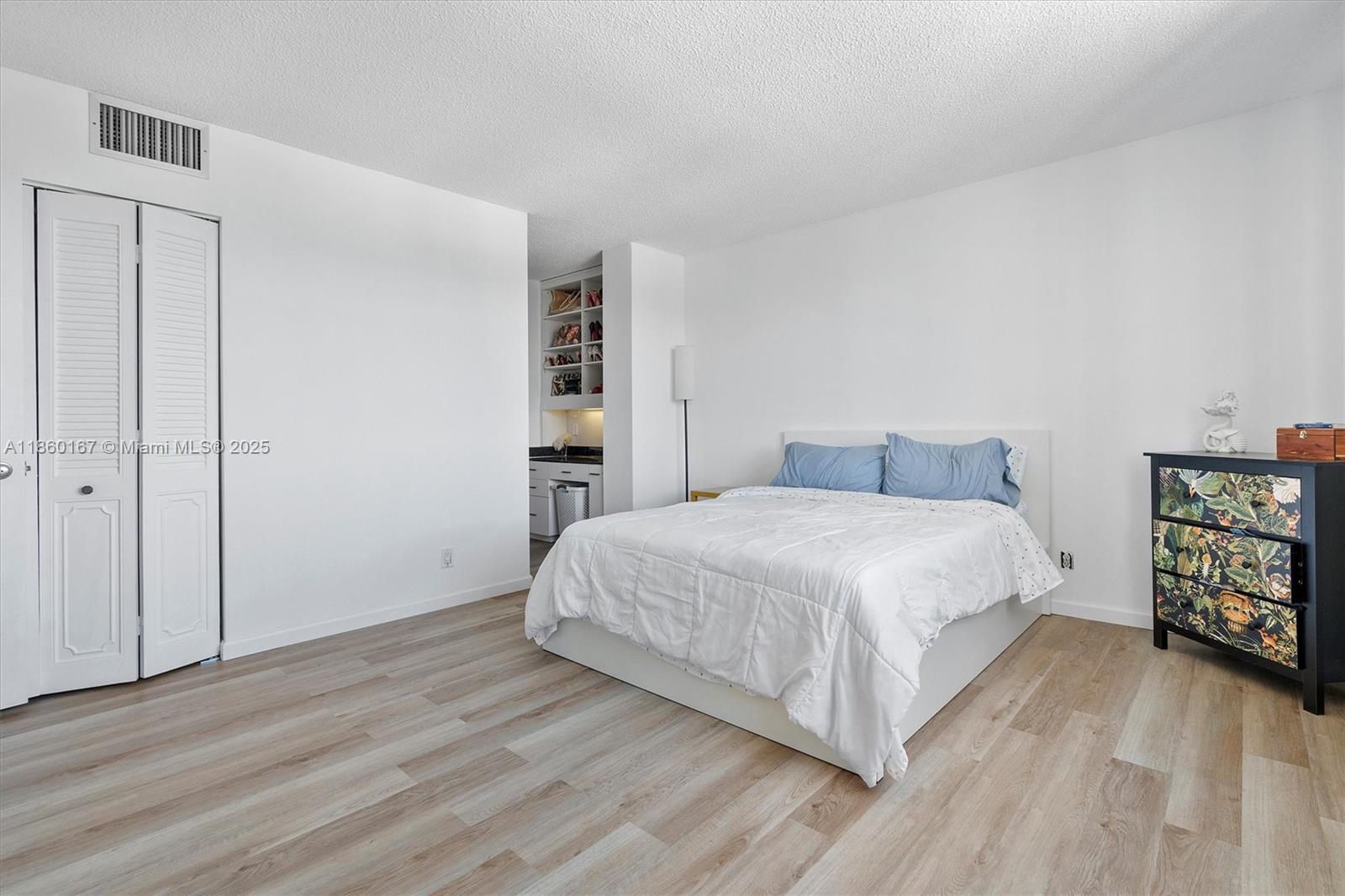 QUADOMAIN TOWER I AND IV - Residential