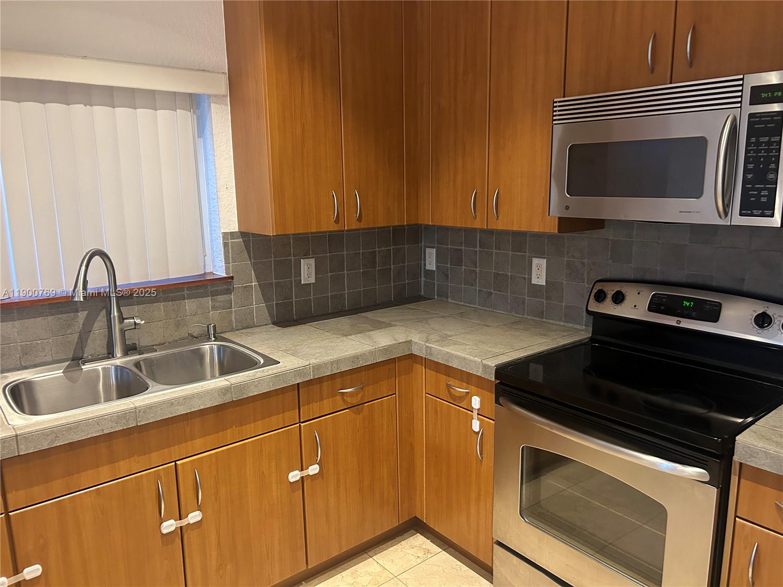 INDIANA GROVE CONDO - Residential Lease