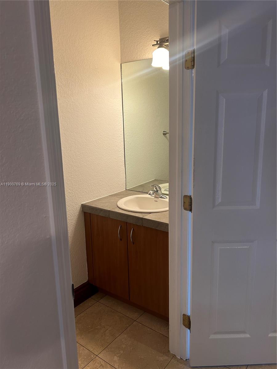 INDIANA GROVE CONDO - Residential Lease