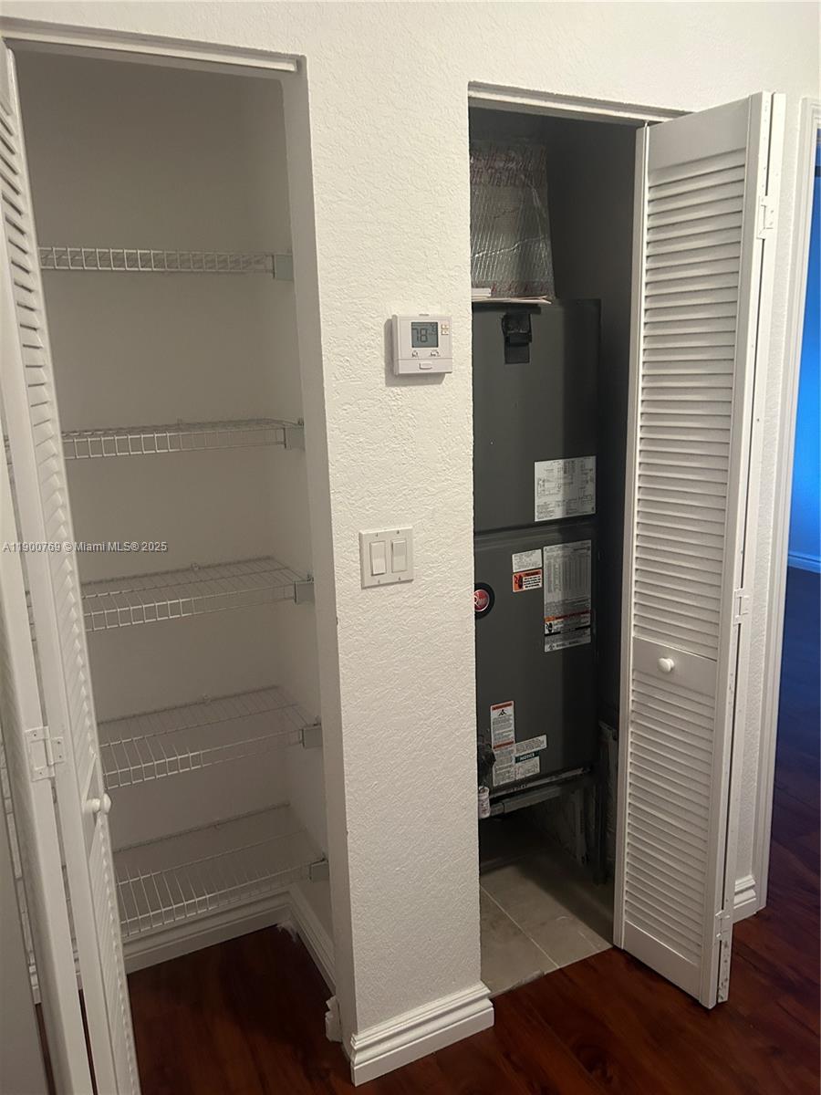 INDIANA GROVE CONDO - Residential Lease