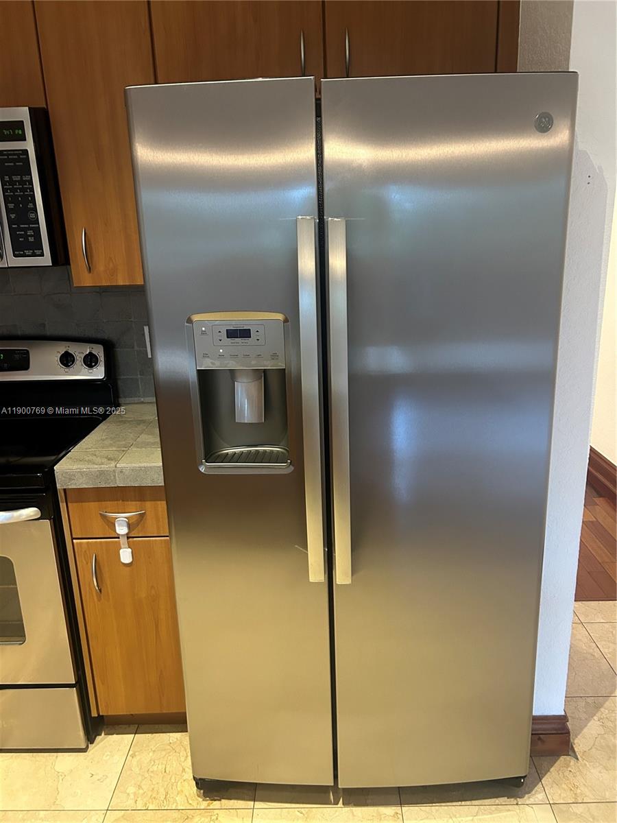 INDIANA GROVE CONDO - Residential Lease