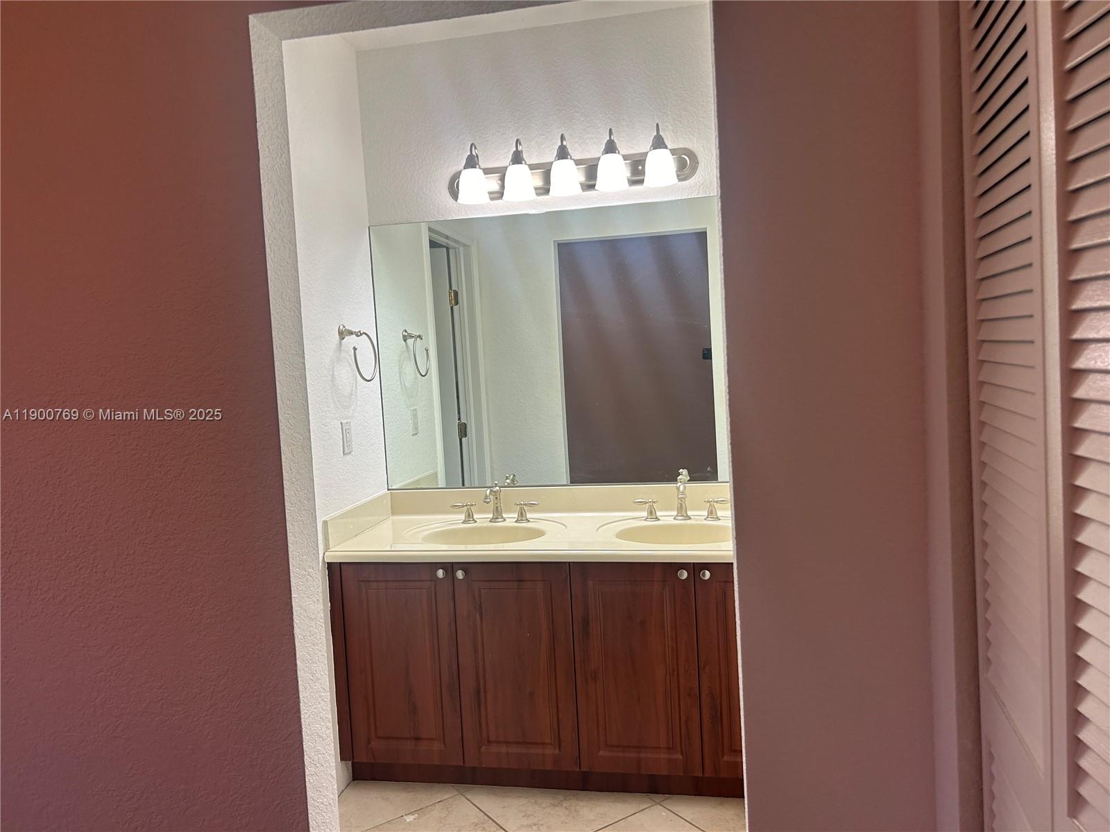 INDIANA GROVE CONDO - Residential Lease