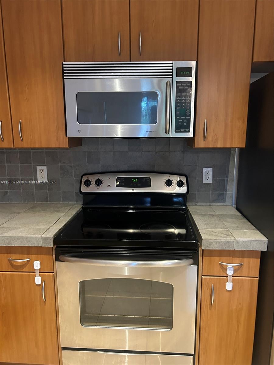 INDIANA GROVE CONDO - Residential Lease