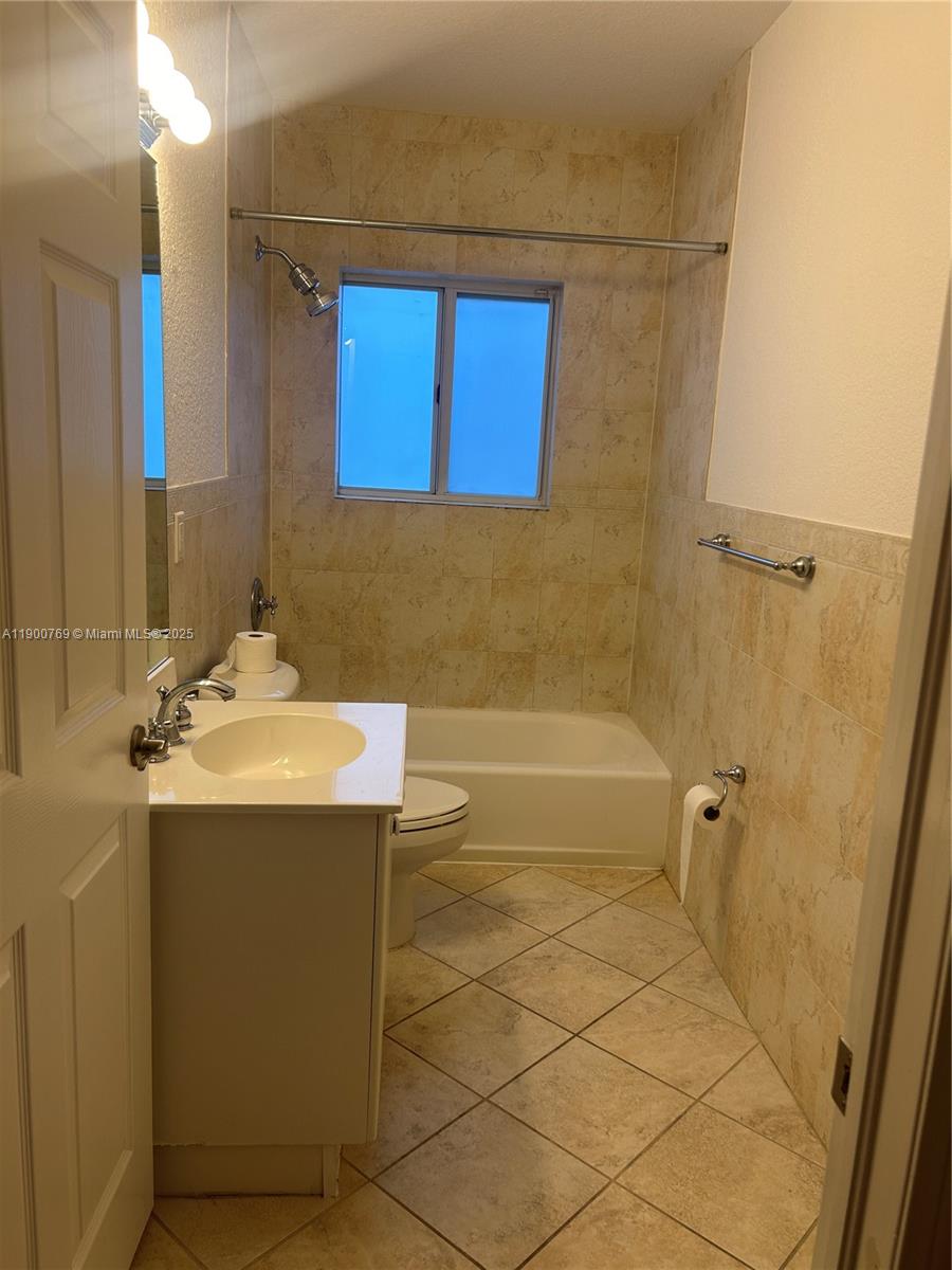 INDIANA GROVE CONDO - Residential Lease