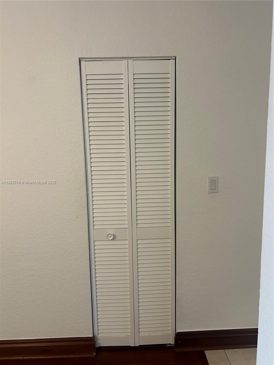 INDIANA GROVE CONDO - Residential Lease