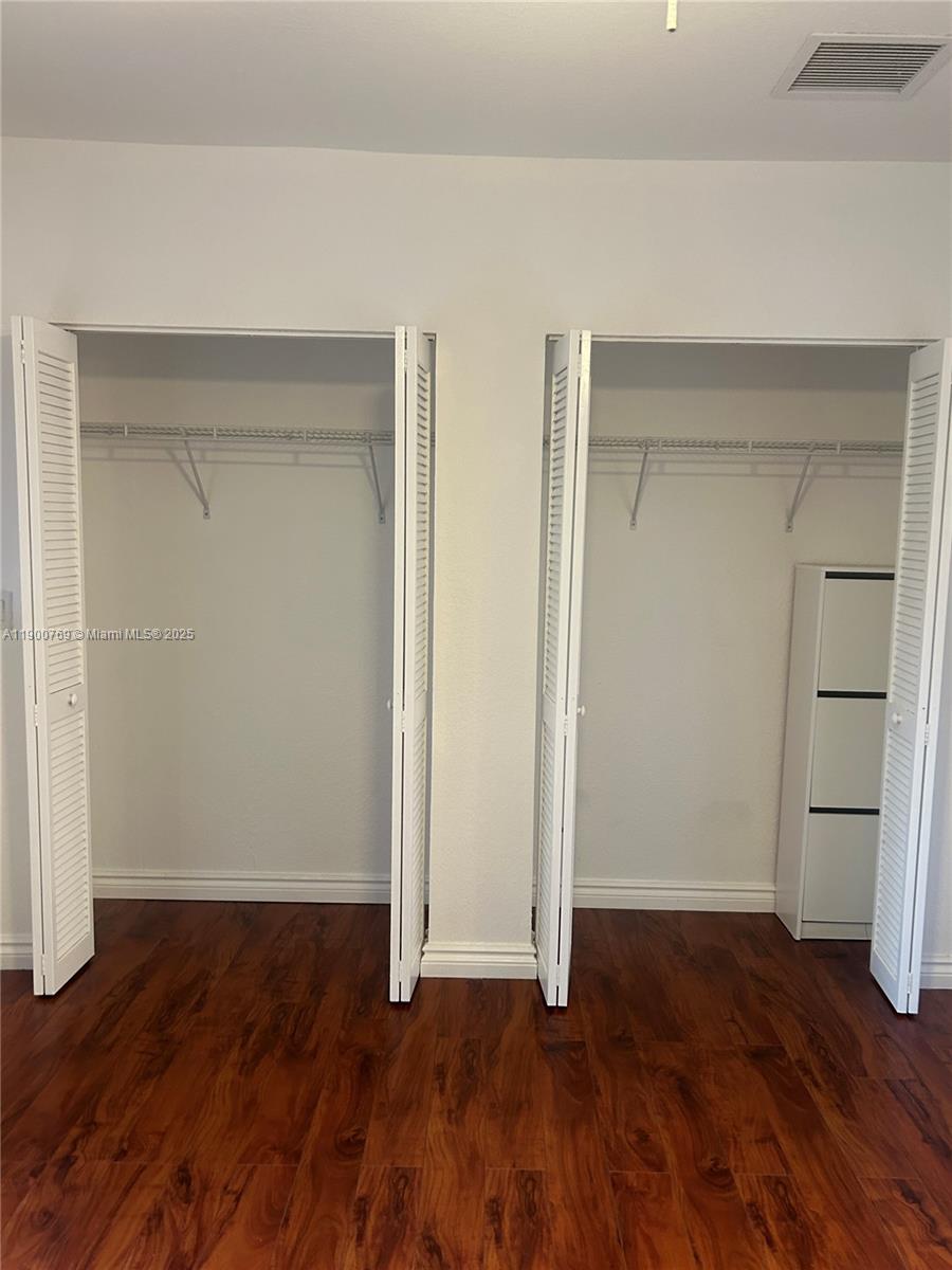 INDIANA GROVE CONDO - Residential Lease