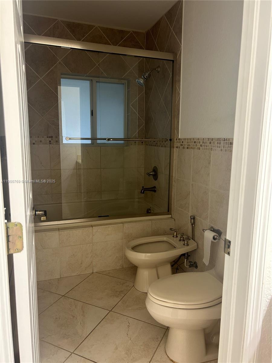 INDIANA GROVE CONDO - Residential Lease