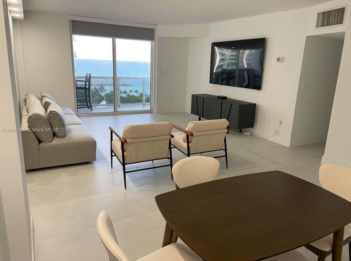 10275 Collins Ave 933