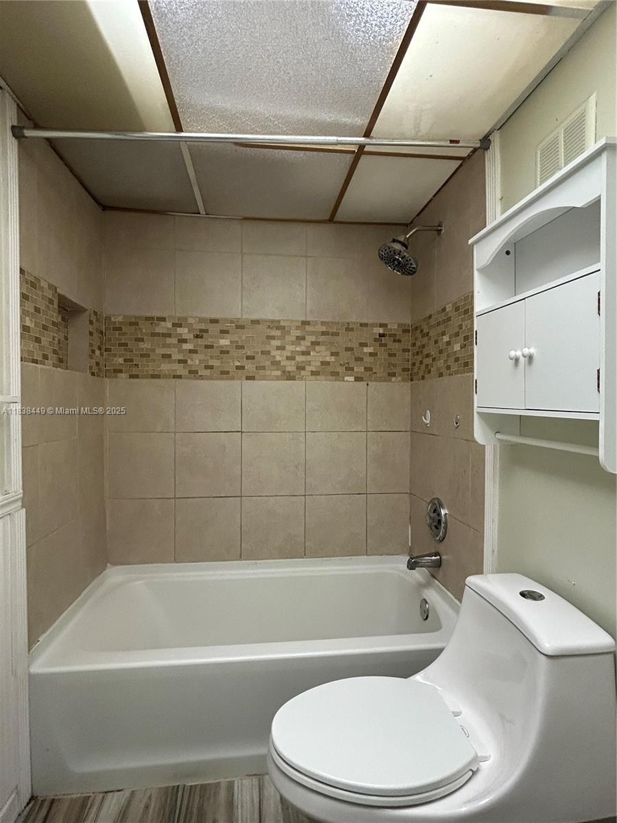 OMEGA CONDO NO 7 - Residential