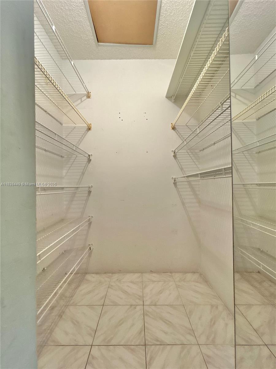 OMEGA CONDO NO 7 - Residential