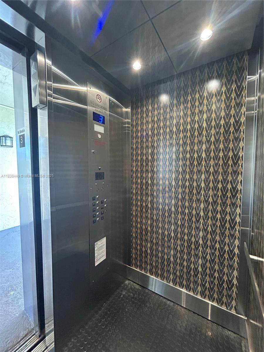 OMEGA CONDO NO 7 - Residential