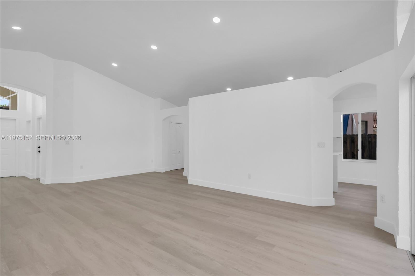 SUNSET LAKES ESTATES 1ST - Residential